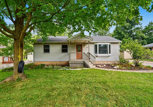 Photo 1 of Sale Pending at 2146 Engleside Dr Se, Grand Rapids, MI 49546 | MLS# 65026046665 | Listing updated on 2026-09-17