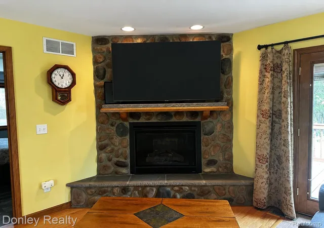 Photo 3 of Single family home for sale at 4528 W Sanilac Rd, Snover, MI 48472 | MLS# 20261070700 | Listing updated on 2026-09-15