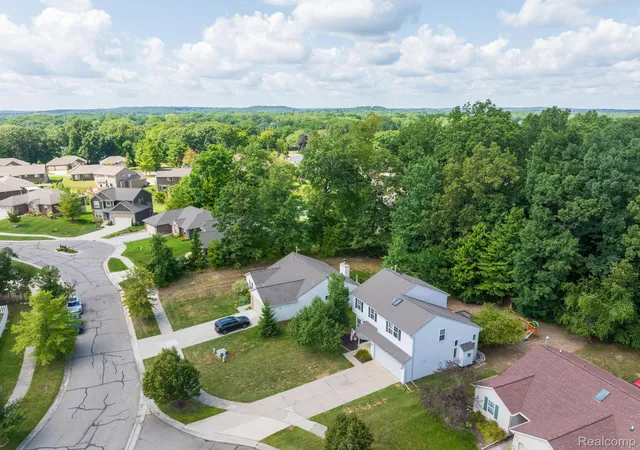 Photo 4 of Single family home for sale at 2772 Moosewood Dr, Waterford, MI 48329 | MLS# 20261070705 | Listing updated on 2026-09-13