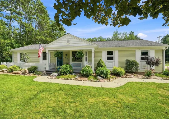 Photo 1 of Sale Pending at 531 S Houghton St, Lake City, MI 49651 | MLS# 78080073158 | Listing updated on 2026-09-15