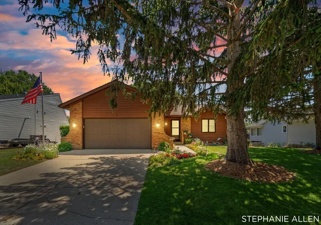 Photo 1 of Single family home for sale at 4624 Wyatt St Sw, Grandville, MI 49418 | MLS# 65026046668 | Listing updated on 2026-09-10