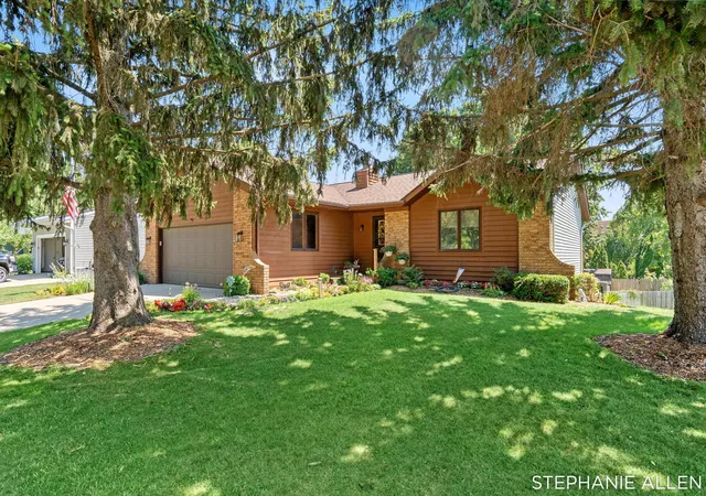 Photo 3 of Single family home for sale at 4624 Wyatt St Sw, Grandville, MI 49418 | MLS# 65026046668 | Listing updated on 2026-09-10