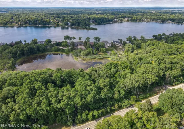 Photo 3 of Land for sale at 6100 Pontiac Trl, West Bloomfield, MI 48323 | MLS# 20261070717 | Listing updated on 2026-09-02