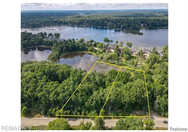 Photo 2 of Land for sale at 6140 Pontiac Trl, West Bloomfield, MI 48323 | MLS# 20261070719 | Listing updated on 2026-09-02
