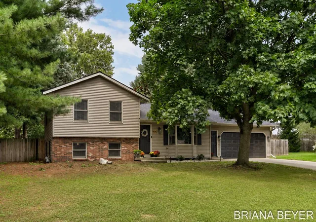 Photo 1 of Sale Pending at 4143 Dennis Ct, Hudsonville, MI 49426 | MLS# 71026046673 | Listing updated on 2026-09-13