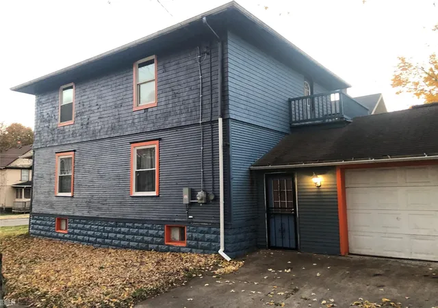 Photo 2 of Single family home for sale at 600 W Biddle St, Jackson, MI 49203 | MLS# 58050220609 | Listing updated on 2026-09-02