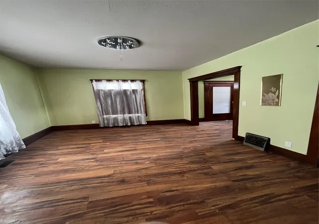 Photo 3 of Single family home for sale at 600 W Biddle St, Jackson, MI 49203 | MLS# 58050220609 | Listing updated on 2026-09-02
