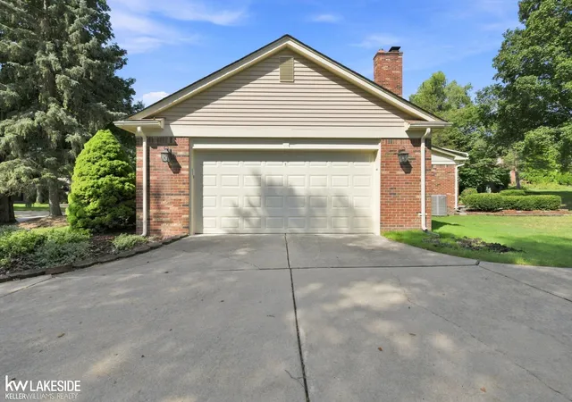 Photo 3 of Single family home for sale at 46100 Amesbury St, Plymouth, MI 48170 | MLS# 58050220610 | Listing updated on 2026-09-17