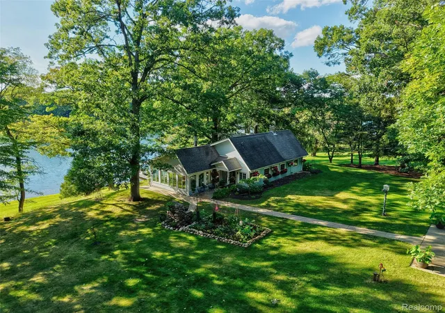 Photo 1 of Sale Pending at 14004 E Laneden Dr, Holly, MI 48442 | MLS# 20261070735 | Listing updated on 2026-09-29