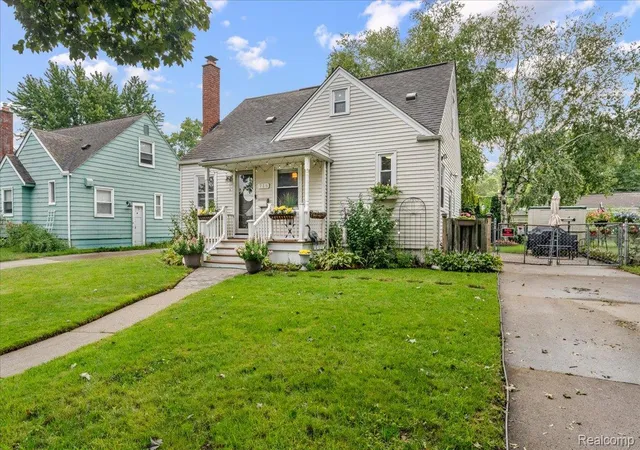 Photo 3 of Single family home for sale at 716 Flowerdale St, Ferndale, MI 48220 | MLS# 20261070736 | Listing updated on 2026-10-15