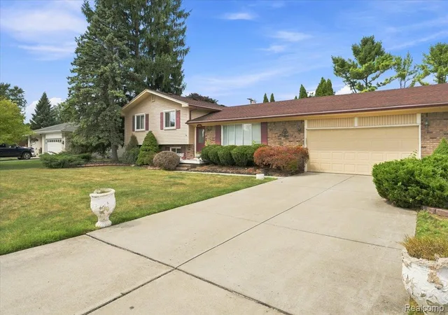 Photo 2 of Single family home for sale at 37582 Whitney Dr, Wayne, MI 48184 | MLS# 20261070738 | Listing updated on 2026-09-11