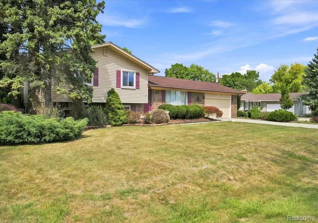 Photo 25 of Single family home for sale at 37582 Whitney Dr, Wayne, MI 48184 | MLS# 20261070738 | Listing updated on 2026-09-11