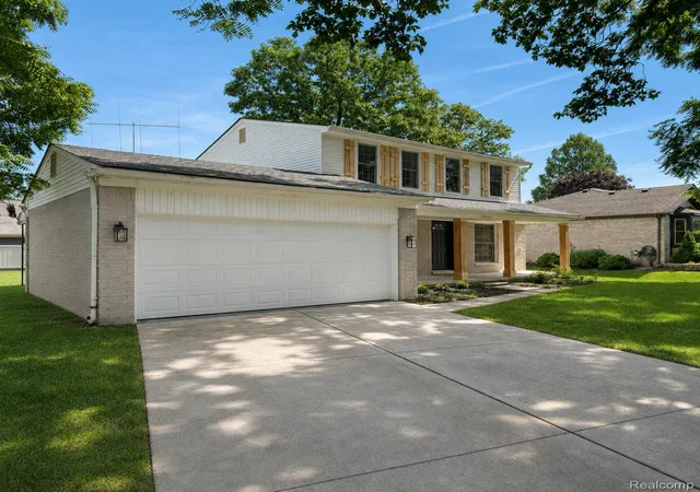 Photo 2 of Single family home for sale at 39142 Helena Ave, Sterling Heights, MI 48313 | MLS# 20261070745 | Listing updated on 2026-09-16