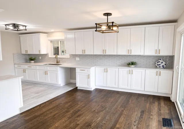 Photo 4 of Single family home for sale at 39142 Helena Ave, Sterling Heights, MI 48313 | MLS# 20261070745 | Listing updated on 2026-09-16
