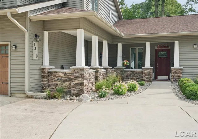Photo 3 of Single family home for sale at 1310 W Maple Ave, Adrian, MI 49221 | MLS# 56050220613 | Listing updated on 2026-10-14