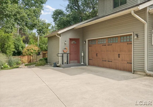 Photo 4 of Single family home for sale at 1310 W Maple Ave, Adrian, MI 49221 | MLS# 56050220613 | Listing updated on 2026-10-14