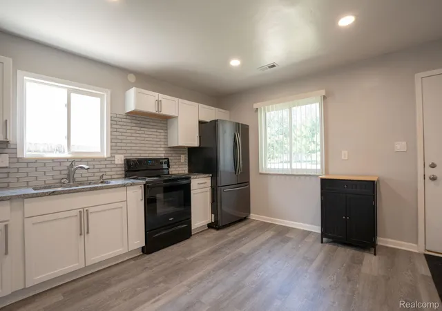 Photo 4 of Single family home for sale at 20365 Empire St, Taylor, MI 48180 | MLS# 20261070747 | Listing updated on 2026-09-11