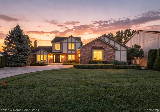 Photo 2 of Single family home for sale at 1066 Grandview Dr, Rochester Hills, MI 48306 | MLS# 20261070757 | Listing updated on 2026-10-18