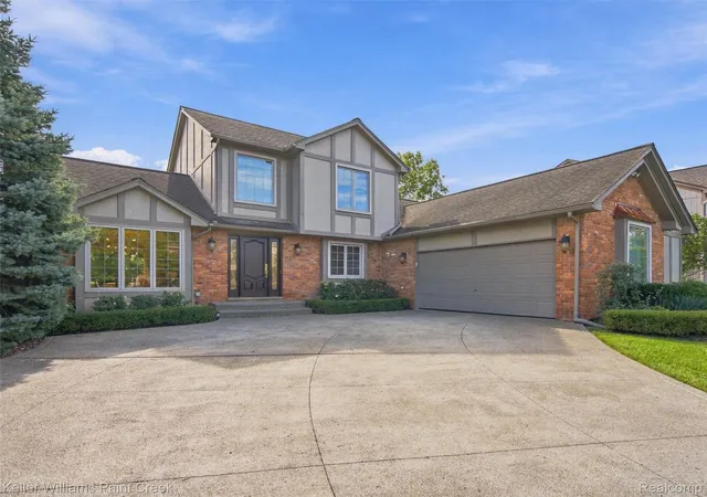Photo 3 of Single family home for sale at 1066 Grandview Dr, Rochester Hills, MI 48306 | MLS# 20261070757 | Listing updated on 2026-10-18