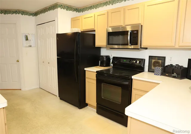 Photo 3 of Condo for sale at 13229 Highland Cir #51, Sterling Heights, MI 48312 | MLS# 20261070762 | Listing updated on 2026-09-14