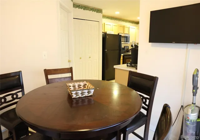 Photo 4 of Condo for sale at 13229 Highland Cir #51, Sterling Heights, MI 48312 | MLS# 20261070762 | Listing updated on 2026-09-14