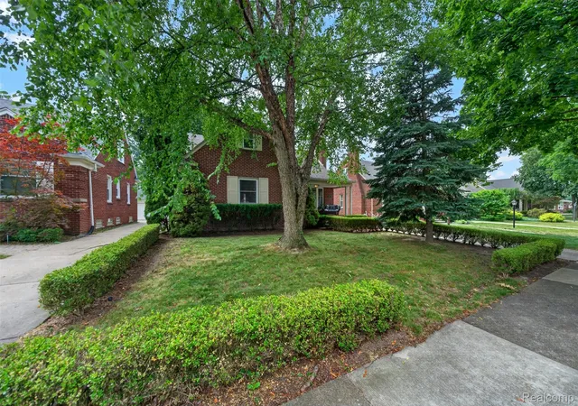 Photo 3 of Single family home for sale at 2925 Bembridge Rd, Royal Oak, MI 48073 | MLS# 20261070773 | Listing updated on 2026-09-16