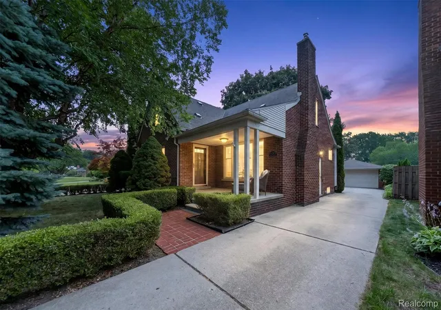 Photo 4 of Single family home for sale at 2925 Bembridge Rd, Royal Oak, MI 48073 | MLS# 20261070773 | Listing updated on 2026-10-06