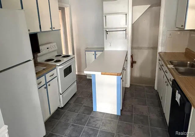 Photo 3 of Single family home for sale at 23571 Manistee St, Oak Park, MI 48237 | MLS# 20261070776 | Listing updated on 2026-09-03