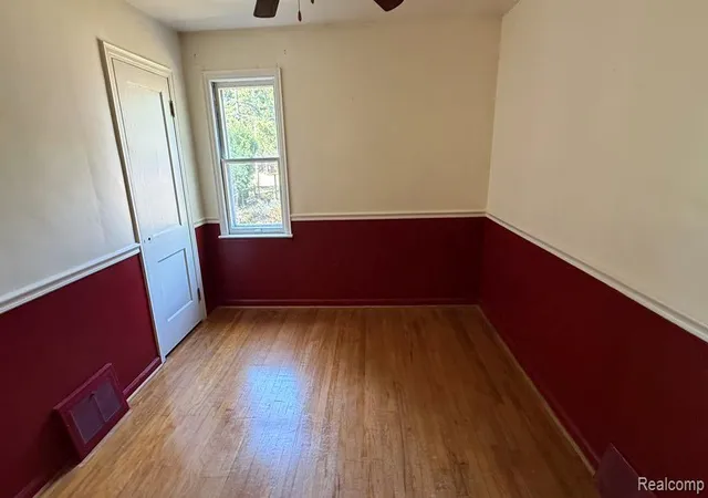 Photo 4 of Single family home for sale at 23571 Manistee St, Oak Park, MI 48237 | MLS# 20261070776 | Listing updated on 2026-10-07