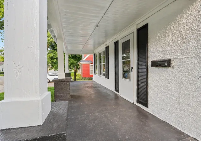 Photo 3 of Single family home for sale at 261 E Emmett St, Battle Creek, MI 49017 | MLS# 66026046693 | Listing updated on 2026-09-11