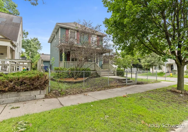 Photo 2 of Single family home for sale at 1101 Cass Ave Se, Grand Rapids, MI 49507 | MLS# 65026046694 | Listing updated on 2026-09-21