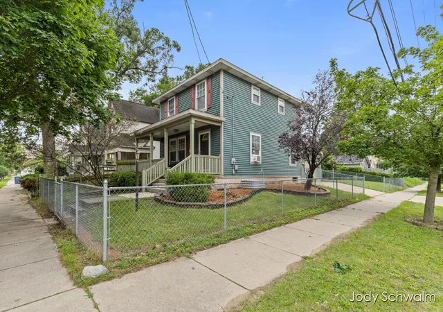 Photo 3 of Single family home for sale at 1101 Cass Ave Se, Grand Rapids, MI 49507 | MLS# 65026046694 | Listing updated on 2026-09-21