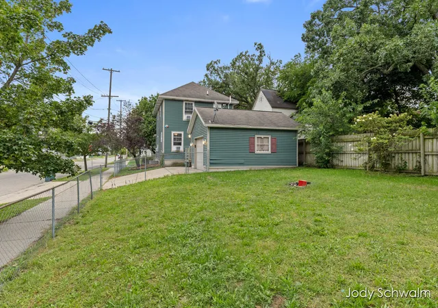 Photo 4 of Single family home for sale at 1101 Cass Ave SE, Grand Rapids, MI 49507 | MLS# 65026046694 | Listing updated on 2026-09-21