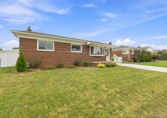 Photo 2 of Single family home for sale at 2732 Webster St, Trenton, MI 48183 | MLS# 20261070778 | Listing updated on 2026-09-05