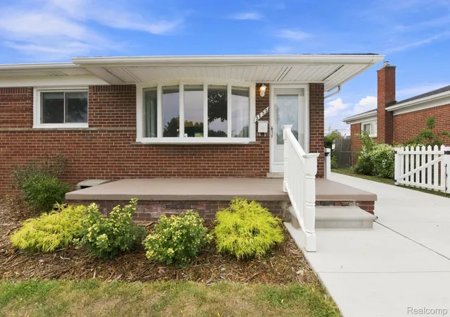 Photo 4 of Single family home for sale at 2732 Webster St, Trenton, MI 48183 | MLS# 20261070778 | Listing updated on 2026-09-05