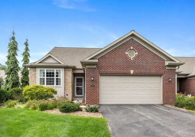 Photo 1 of Sale Pending at 2955 Woodridge Cir Ne, Grand Rapids, MI 49525 | MLS# 65026046697 | Listing updated on 2026-09-05