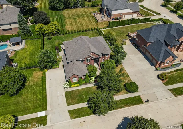 Photo 4 of Single family home for sale at 13255 Maple Lawn Dr, Shelby Township, MI 48315 | MLS# 20261070783 | Listing updated on 2026-10-11