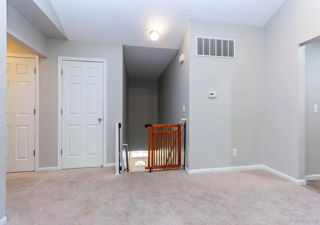 Listing Photo 4 - Condo for sale in building located at 14386 Shadywood Dr, Sterling Heights, MI 48312