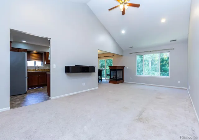 Listing Photo 5 - Condo for sale in building located at 14386 Shadywood Dr, Sterling Heights, MI 48312
