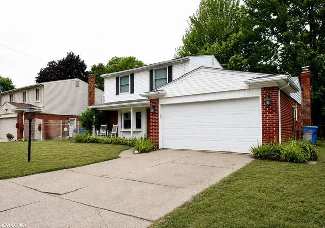 Photo 2 of Single family home for sale at 30827 Scrivo Dr, Warren, MI 48092 | MLS# 58050220621 | Listing updated on 2026-09-02