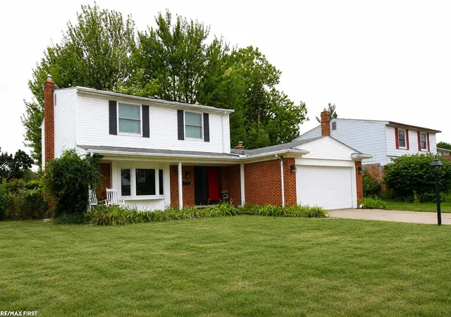 Photo 3 of Single family home for sale at 30827 Scrivo Dr, Warren, MI 48092 | MLS# 58050220621 | Listing updated on 2026-09-02