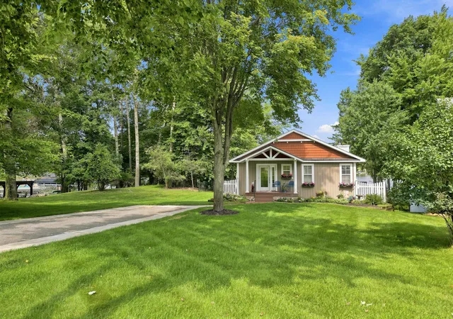 Photo 3 of Single family home for sale at 7060 Southwest Dr, Stanwood, MI 49346 | MLS# 72026046703 | Listing updated on 2026-09-10