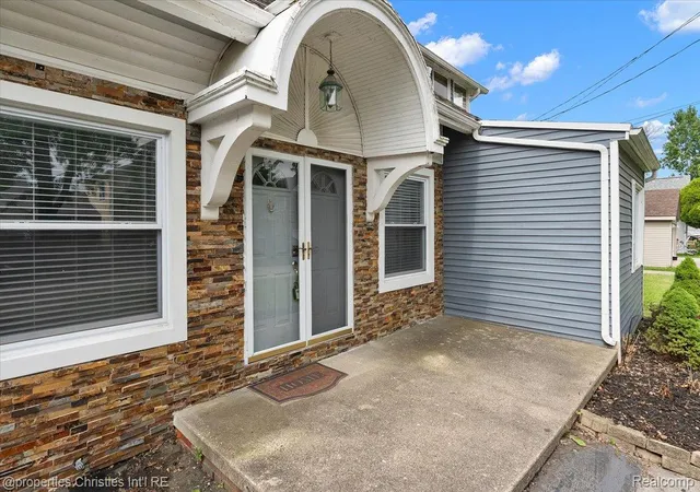 Photo 4 of Single family home for sale at 22482 Beach St, Saint Clair Shores, MI 48081 | MLS# 20261070790 | Listing updated on 2026-09-12