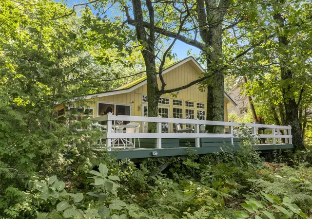 Photo 2 of Single family home for sale at 2565 Shore Wood Dr, Traverse City, MI 49686 | MLS# 78080073165 | Listing updated on 2026-09-09