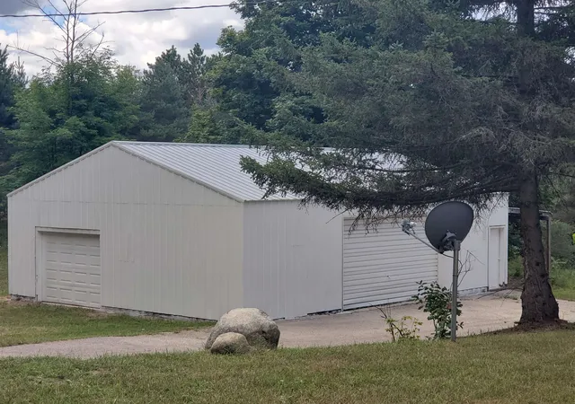 Photo 3 of Single family home for sale at 8055 N 41 Road, Manton, MI 49663 | MLS# 78080073166 | Listing updated on 2026-10-07