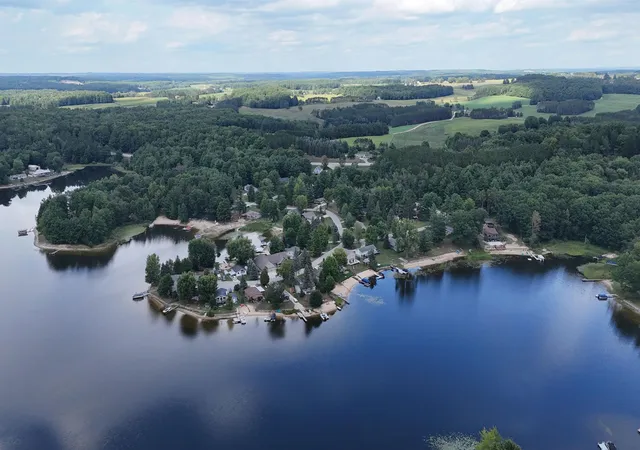 Photo 3 of Single family home for sale at 9485 Stone Ledge Lake Dr, Cadillac, MI 49601 | MLS# 78080073168 | Listing updated on 2026-09-13