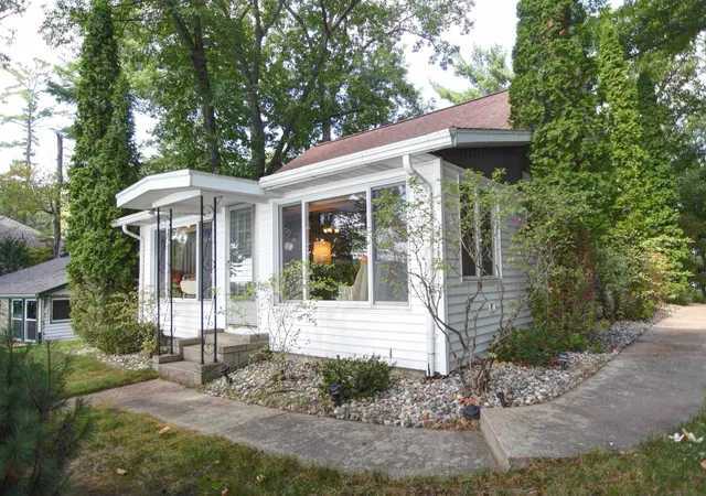 Photo 1 of Single family home for sale at 2624 Crescent Shrs Dr, Traverse City, MI 49685 | MLS# 78080073169 | Listing updated on 2026-09-05