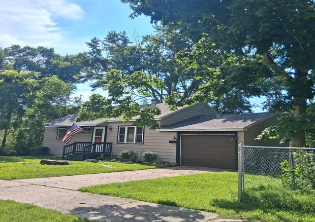 Photo 1 of Sale Pending at 746 Hiways Ave, South Haven, MI 49090 | MLS# 71026046706 | Listing updated on 2026-09-02