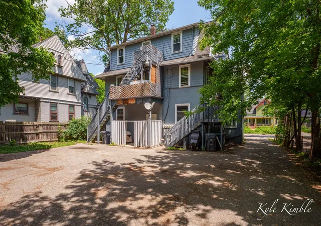 Photo 4 of Multi family home for sale at 908 S Park St, Kalamazoo, MI 49001 | MLS# 65026046705 | Listing updated on 2026-09-17