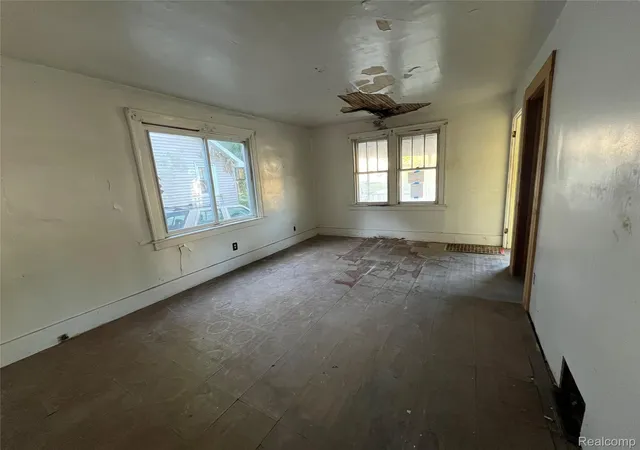 Photo 3 of Single family home for sale at 38 N Midland Dr, Pontiac, MI 48342 | MLS# 20261070801 | Listing updated on 2026-09-12